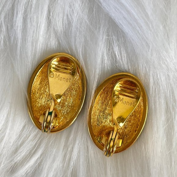 Vintage Monet Earrings Black 14K Gold Plated Oval 80s 90s Clip On Jewelry - Picture 3 of 3